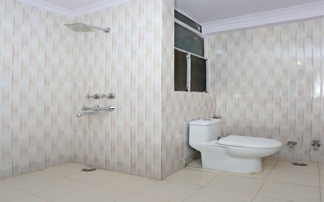 OYO 11858 Hotel Shiv Murti Grand