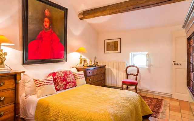 Fancy Villa With Artistic Interiors and Pool in Paradou