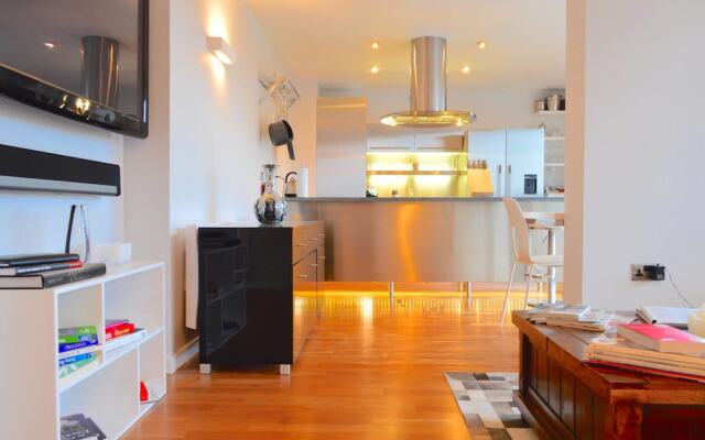 2 Bedroom Canal Apartment Close to Shoreditch