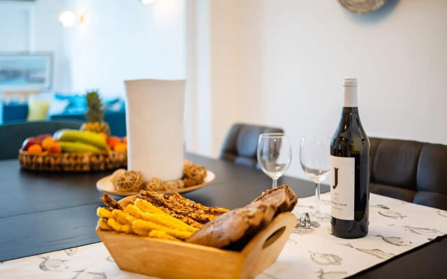 Athens Luxury Getaway - Pasalimani City Oasis