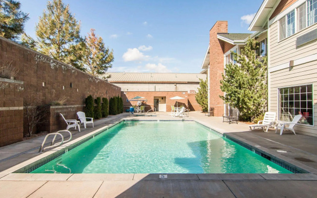 Country Inn & Suites by Radisson, Bend, OR