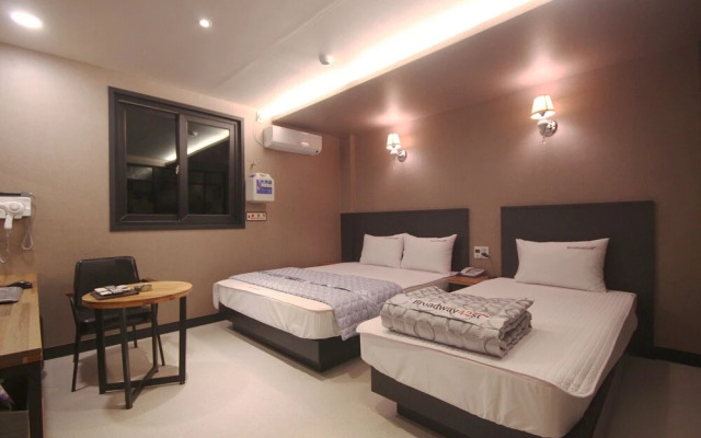 Jinju Broadway 42nd Street