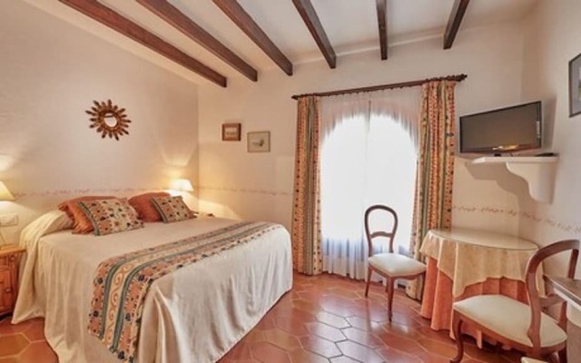 Petit Hotel Restaurante Ses Rotges - Adults Only