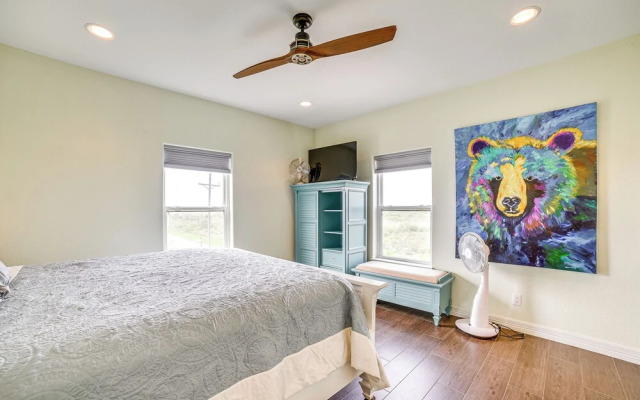 Canal-front Coastal Getaway in Gilchrist w/ Deck