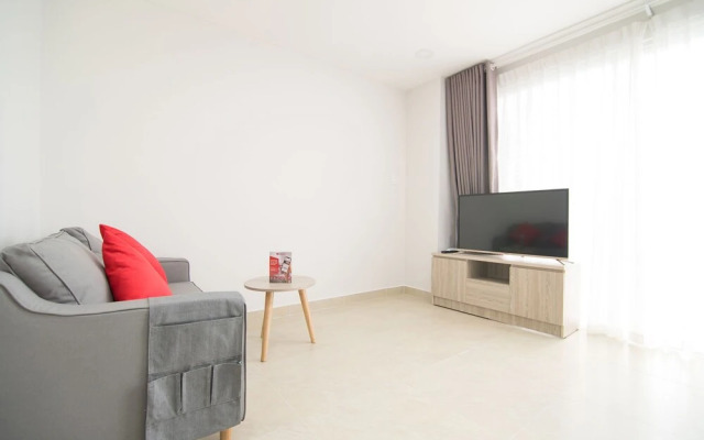 RedDoorz Premium near E-Town 3