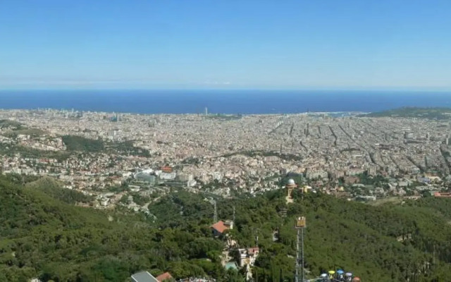 NEW! Apartment in Sarria near Metro