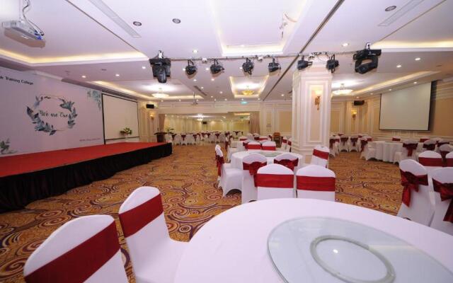 A25 Luxury Hotel