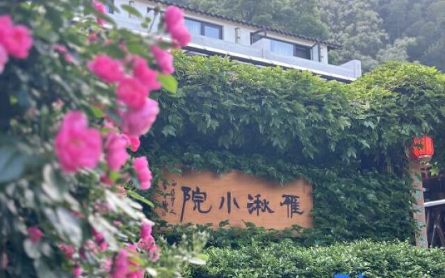 Yaqiu Courtyard Featured Hostel