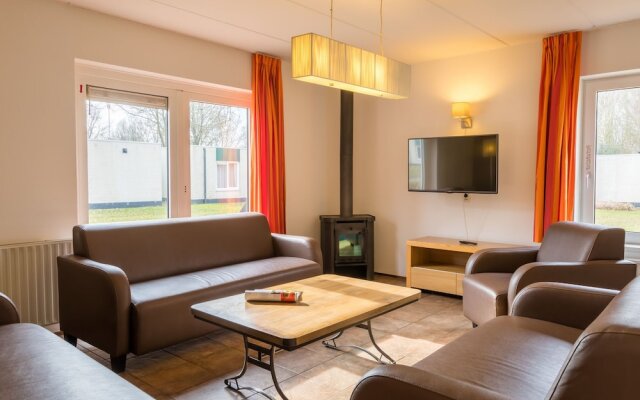 Spacious Bungalow With Dishwasher, Near the Hunebedcentrum