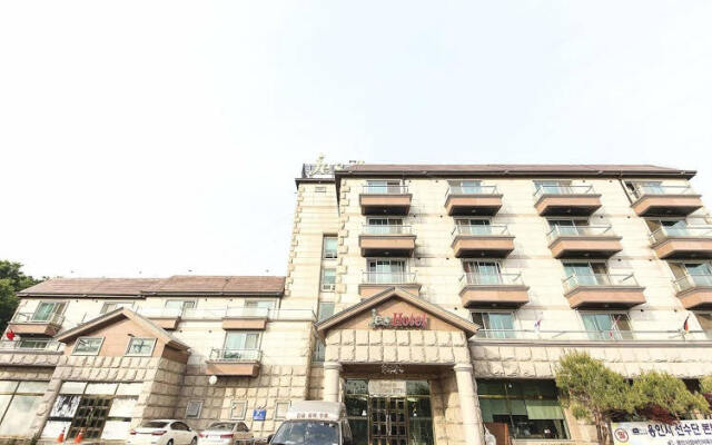 Hwaseong Jes Hotel