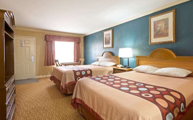 Super 8 by Wyndham Covington