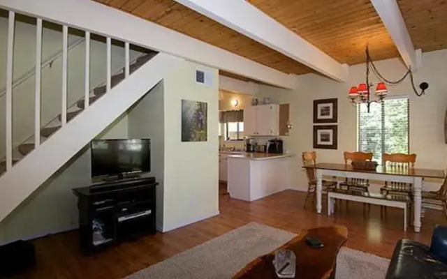 15 Cedar Crest 3 Br townhouse by RedAwning
