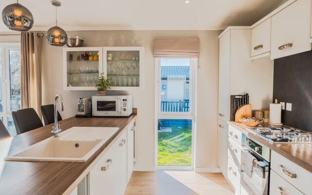 St Helens - Lodge - Sleeps 4 - Pets Allowed - Pool