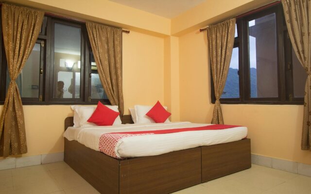 Hotel Golden Shangrila By OYO Rooms