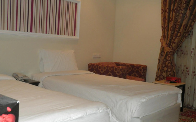 Marina Royal Hotel Suites