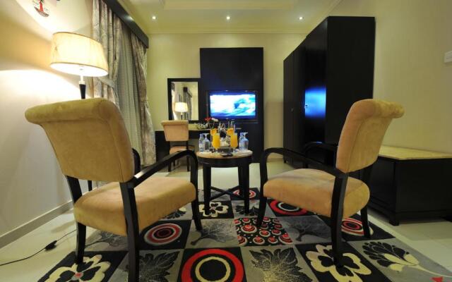 Al Janaderia Suites 7