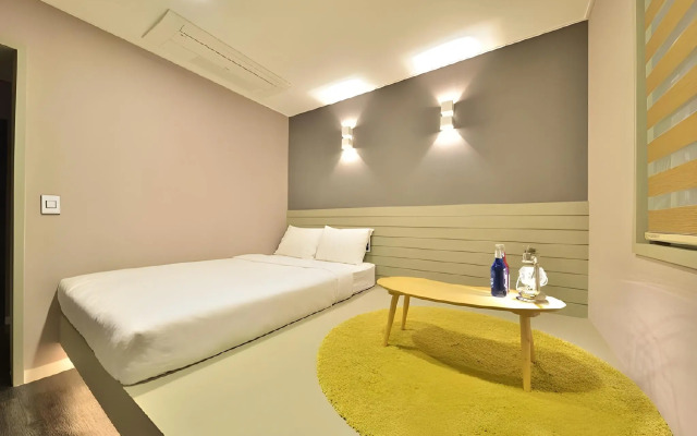 WITH U Hotel & Guesthouse