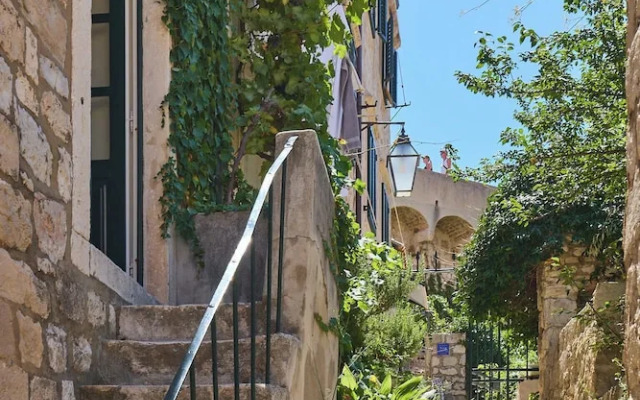 Hedera Estate, Hedera Studio 7