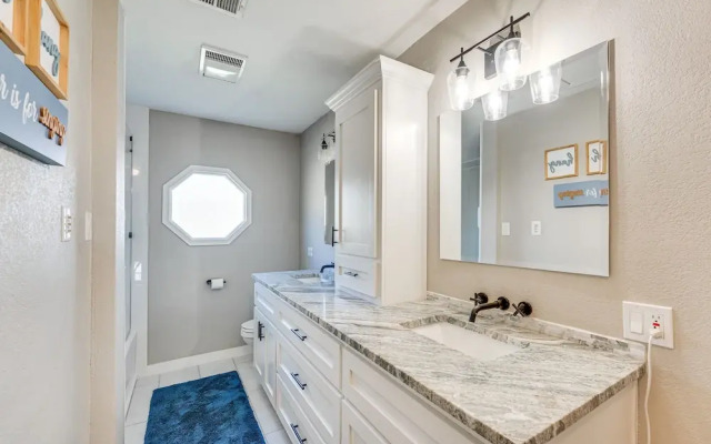 Seguin Riverfront Retreat: Fishing Dock + Kayaks!