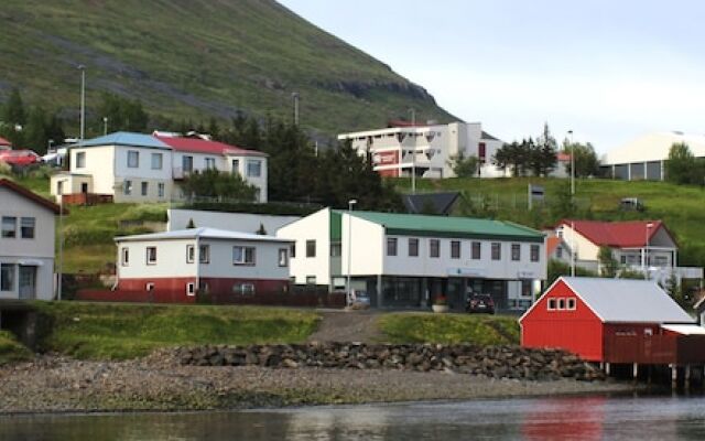 Guesthouse by the creek