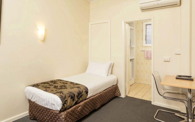 The Club Motel and Apartments