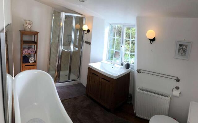 Central Boscastle studio flat
