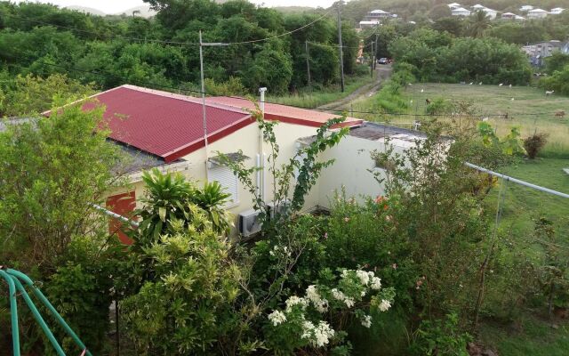 House With 2 Bedrooms in Sainte-anne, With Wonderful Mountain View, Fu