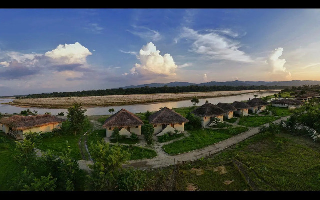Barahi Jungle Lodge
