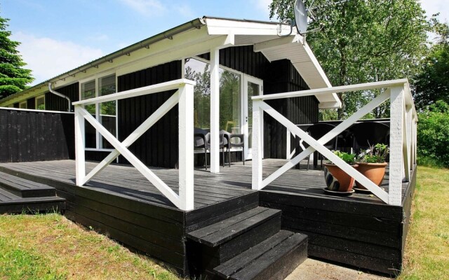 Peaceful Holiday Home in Hals near Sea