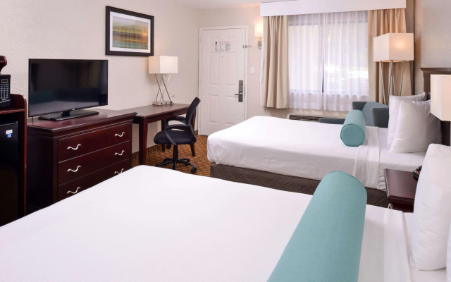 Mai Hana Hotel & Suites