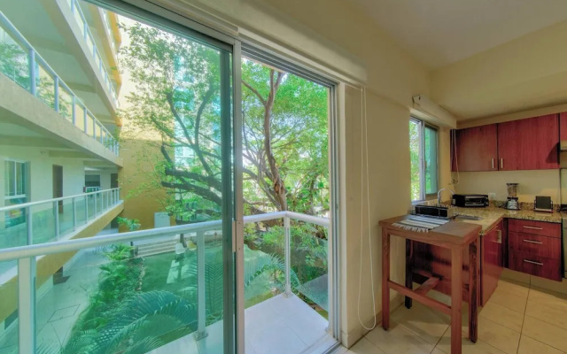 Beautiful Condo With Pool and Close to the Beach