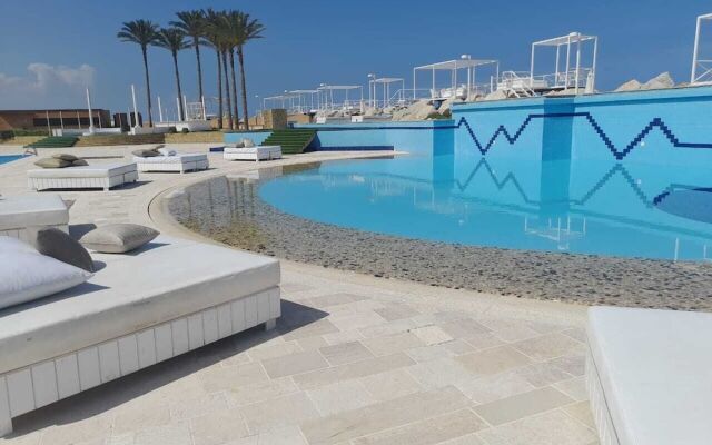 Four Seasons Hotel and Beach Resort