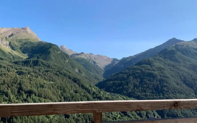 Alpine Apartment With Balcony