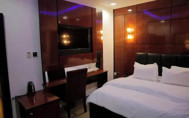 Opt Wood Hotels