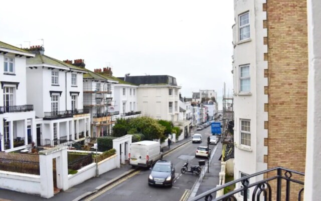 Spacious 2 Bedroom Flat in Brighton