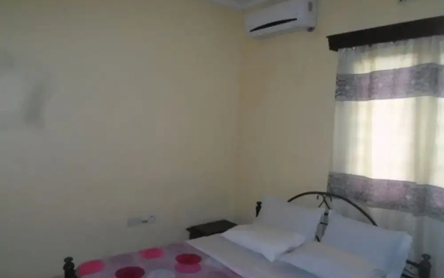 Tarn Hut Resort