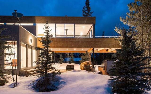 Modern River Front Luxury Chalet by Winter Park Escapes