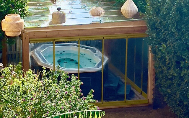 Banana Alaçatı Food & Stay - Adults Only