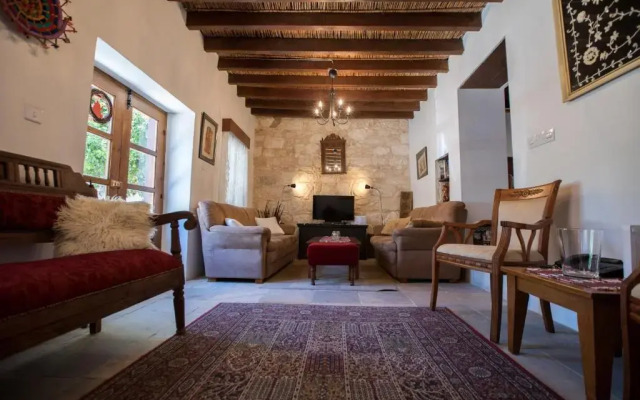 Droushia Corner House