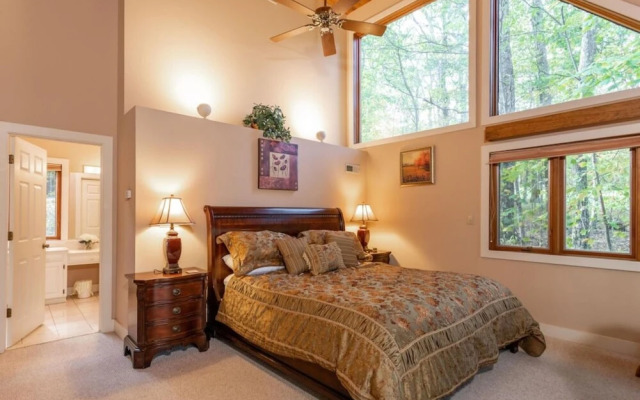 Luxury Wintergreen Near Golf Course Pool Access