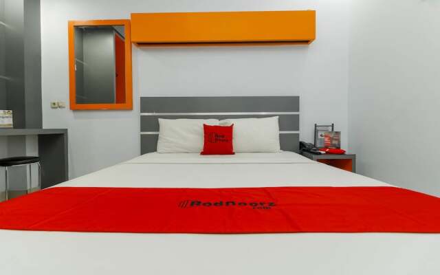 RedDoorz near Manado Town Square