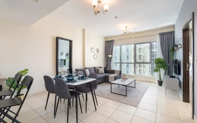 Refined 1BR Retreat in The Point Tower - Marina