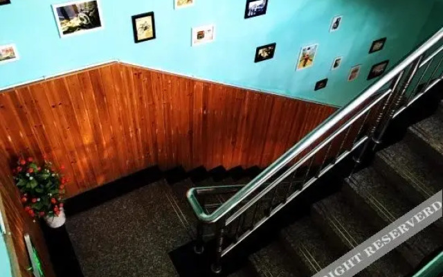 The 2 90's Guys Inn