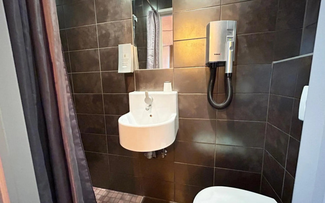 7 Art Hotel Cannes
