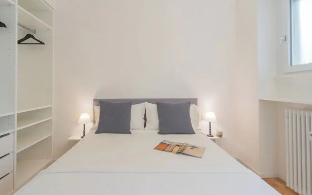 A Step From the Lake Apartment by Rent all Como