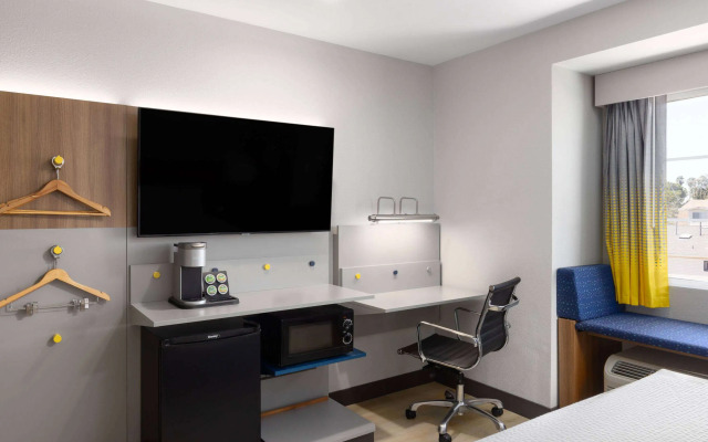 Microtel Inn & Suites by Wyndham Tracy
