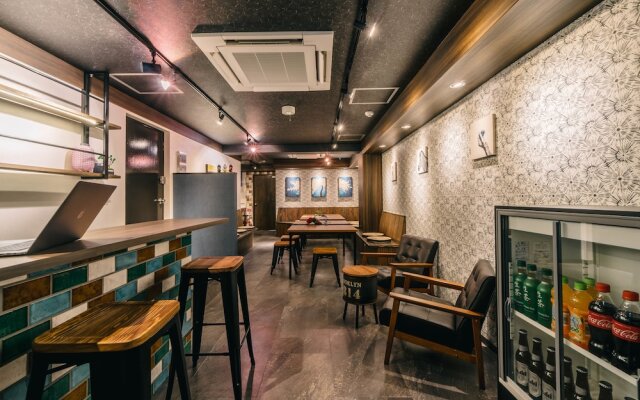 R Hostel Namba South