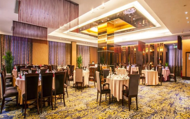 Ramada Plaza Zhijiang Hotel