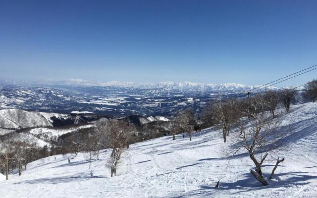 Nozawa Onsen Basecamp