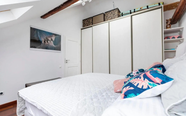 Beautiful and Romantic Penthouse with Two Terraces